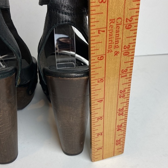 Stuart Weitzman T-Straps Black Leather Wood Heels Studded Sandals SZ 7.5 Party - Picture 5 of 16